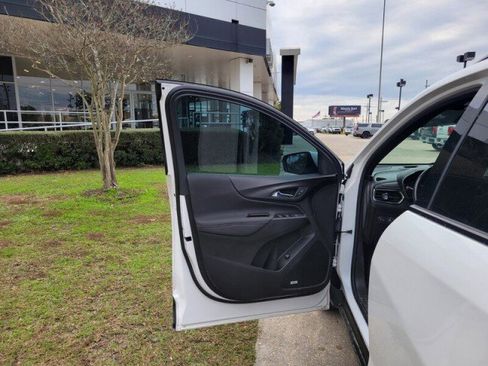 Used 2022 Chevrolet Equinox RS w/ RS Leather Package image 11