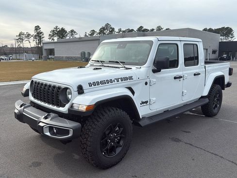 New 2025 Jeep Gladiator High Tide image 3