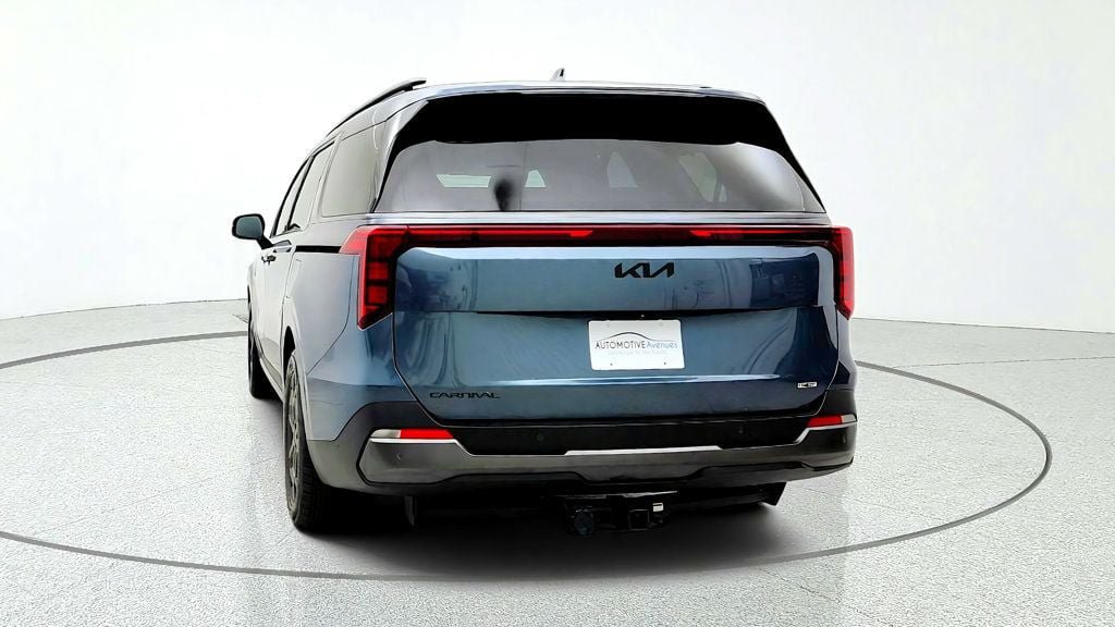 Used 2025 Kia Carnival SX FWD image 6