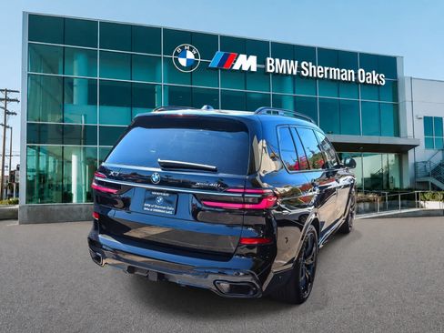 Used 2023 BMW X7 xDrive40i w/ M Sport Package AWD/4WD image 4