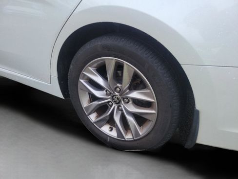 Used 2021 Toyota Avalon XLE w/ Moonroof Package FWD image 25