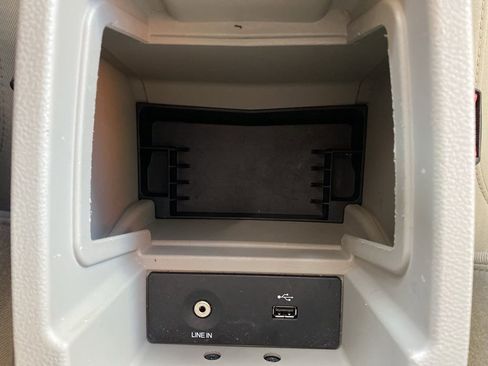 Used 2012 Ford Focus SEL w/ SEL/Titanium Winter Pkg image 8