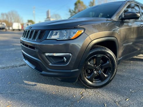 Used 2018 Jeep Compass Latitude image 4