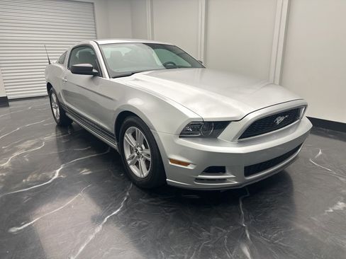 Used 2013 Ford Mustang Coupe image 2