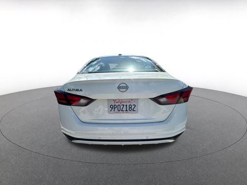 Used 2025 Nissan Altima 2.5 SV image 16