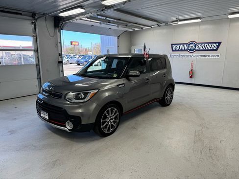 Used 2018 Kia Soul ! w/ Tech Package FWD image 1