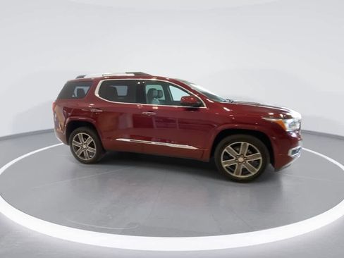 Used 2017 GMC Acadia Denali image 2