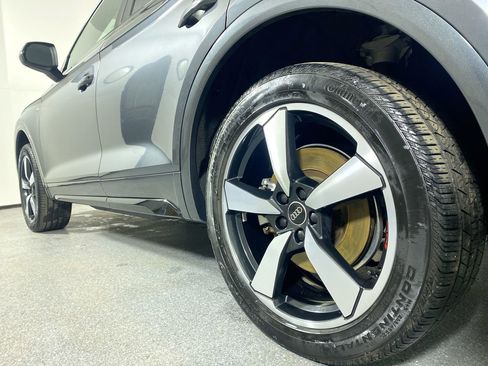 Used 2023 Audi Q5 2.0T Prestige w/ Prestige Package image 3