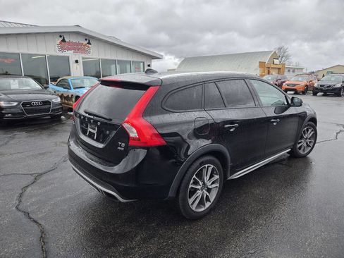 Used 2016 Volvo V60 T5 Cross Country image 8