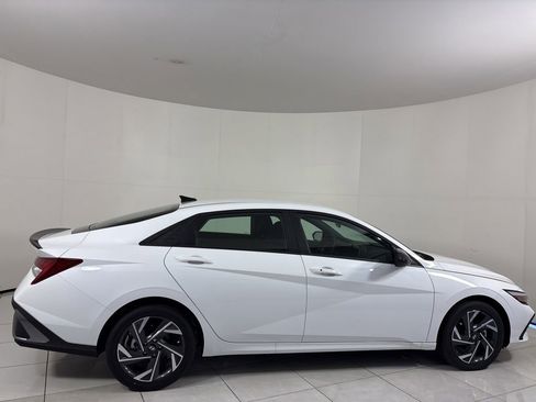 Used 2025 Hyundai Elantra SEL FWD image 6