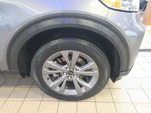 Used 2022 Ford Explorer XLT w/ Equipment Group 202A image 4