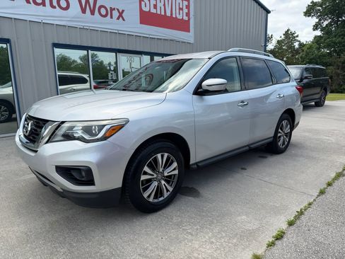Used 2018 Nissan Pathfinder SV AWD/4WD image 8
