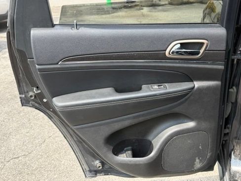 Used 2017 Jeep Grand Cherokee Limited AWD/4WD image 34