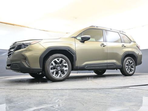 Used 2025 Subaru Forester Premium AWD/4WD image 31