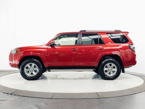 Certified 2022 Toyota 4Runner SR5 Premium w/ Moonroof Package AWD/4WD image 8