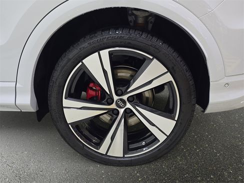 New 2025 Audi SQ5 Prestige image 33