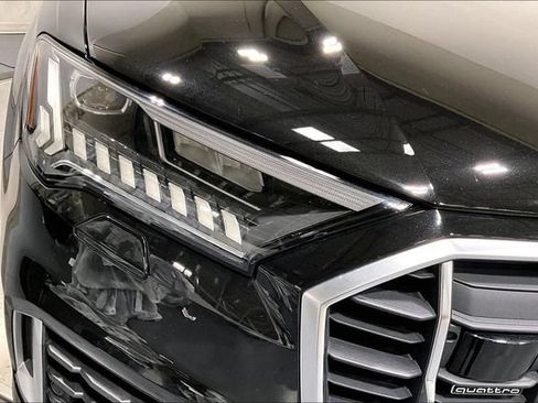 Used 2023 Audi Q7 3.0T Premium AWD/4WD image 24