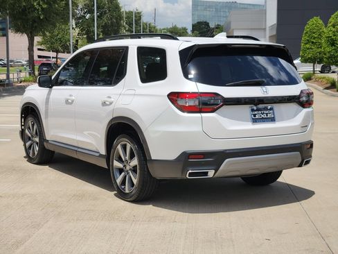 Used 2025 Honda Pilot Touring image 5