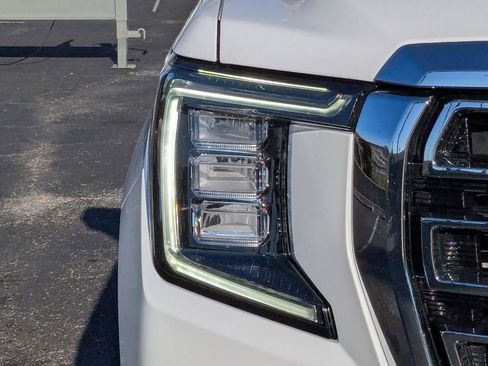 Used 2024 GMC Yukon SLT image 10