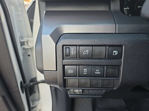 Certified 2025 Toyota Tacoma TRD Off-Road AWD/4WD image 20