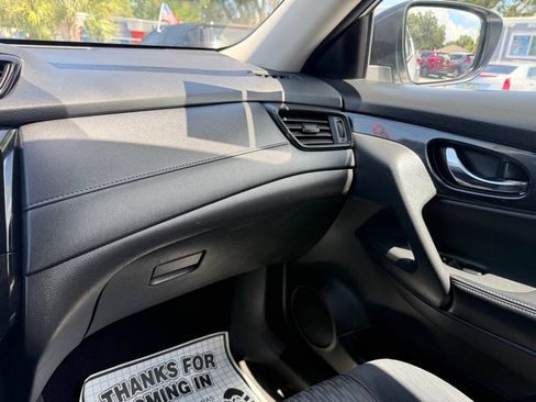 Used 2017 Nissan Rogue S FWD image 19