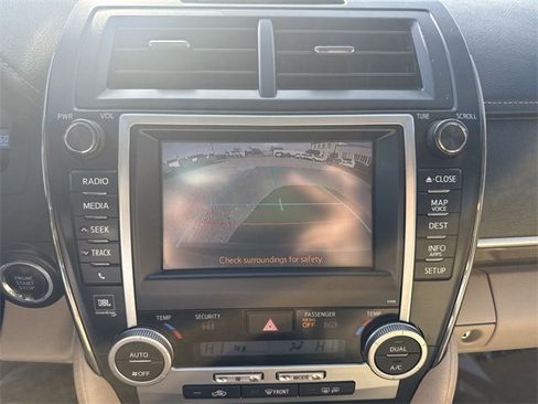 Used 2012 Toyota Camry image 17