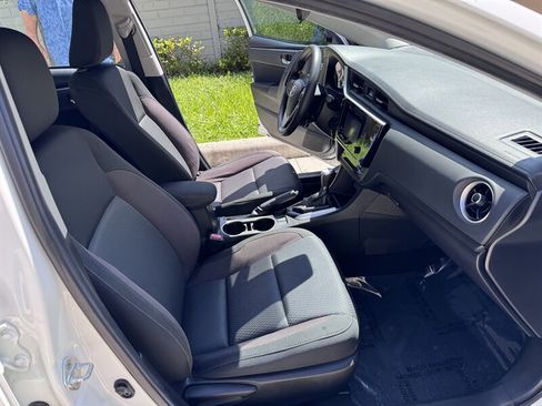 Used 2019 Toyota Corolla LE image 11