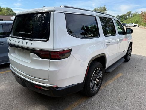 Used 2025 Jeep Wagoneer Series II AWD/4WD image 2