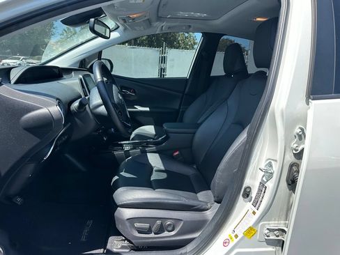 Used 2020 Toyota Prius Limited w/ Premium Convenience Package FWD image 11