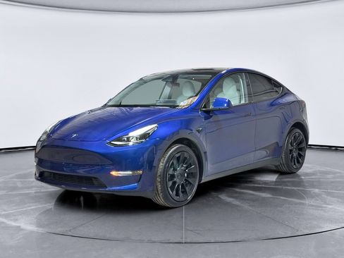 Used 2024 Tesla Model Y Long Range image 1