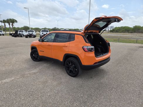New 2026 Jeep Compass Latitude image 24