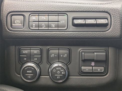 Used 2022 GMC Yukon Denali w/ Denali Ultimate Package image 33