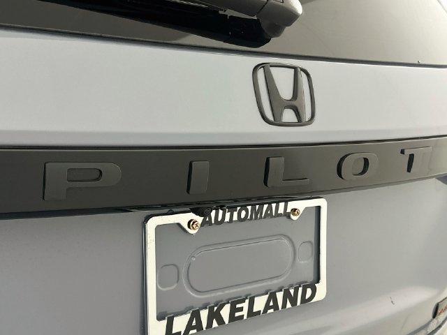 Used 2025 Honda Pilot TrailSport image 29