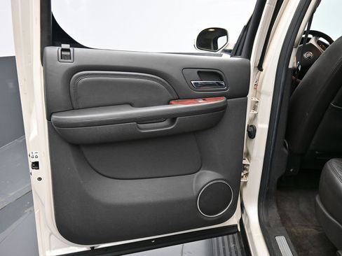 Used 2014 Cadillac Escalade ESV Premium image 35