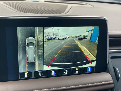 Used 2023 Chevrolet Suburban High Country image 13