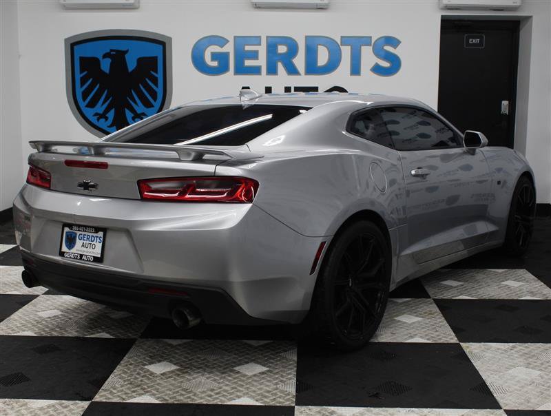 Used 2017 Chevrolet Camaro SS RWD image 4