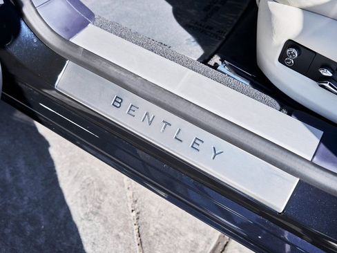 Used 2024 Bentley Flying Spur V8 image 33