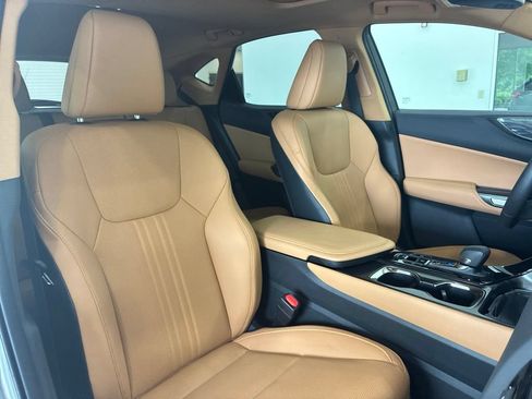 Used 2025 Lexus NX 250 FWD w/ Towing Package (2000 Lbs) image 19