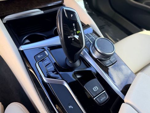 Used 2018 BMW 530i w/ Premium Package image 22