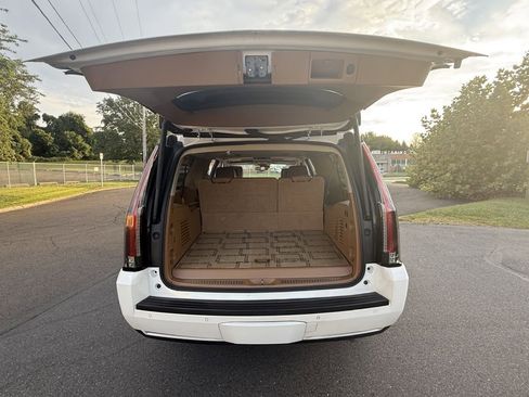 Used 2016 Cadillac Escalade ESV Platinum image 34
