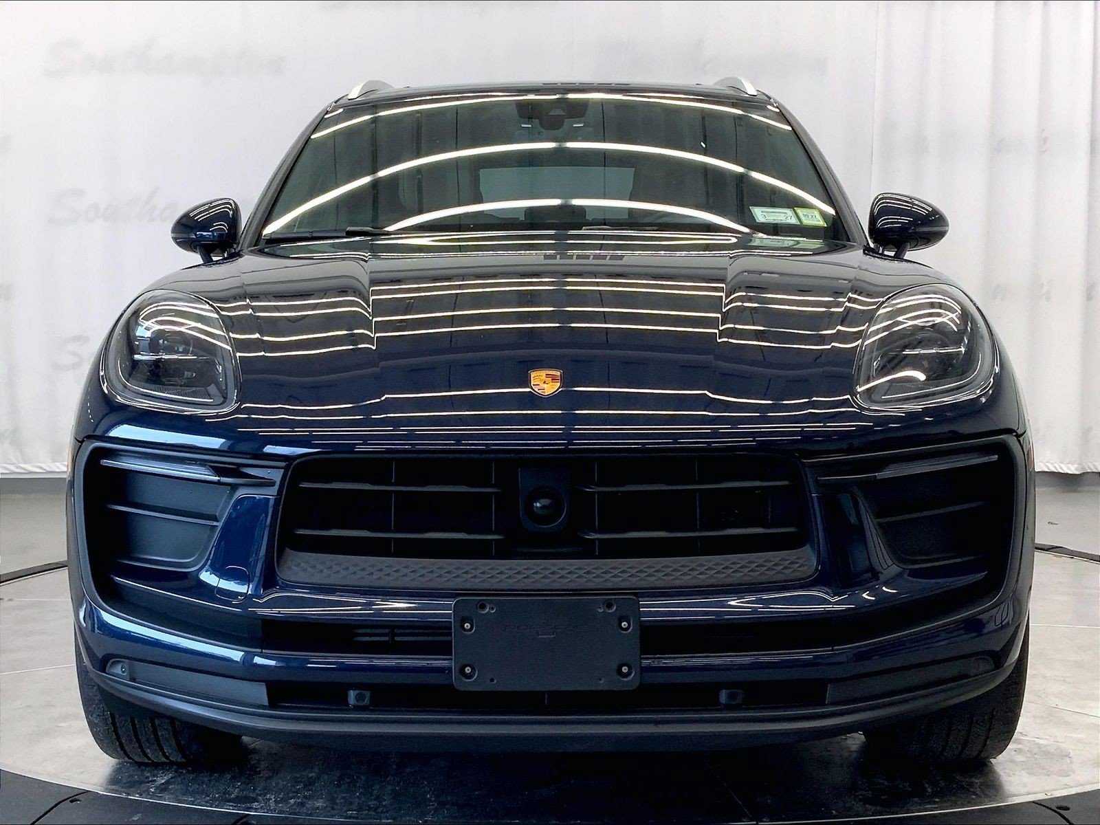 Certified 2023 Porsche Macan AWD/4WD image 10