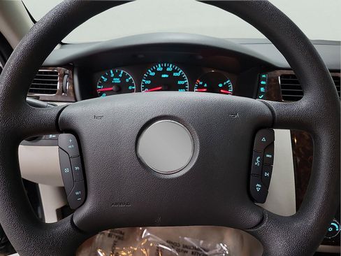 Used 2016 Chevrolet Impala LTZ FWD image 18