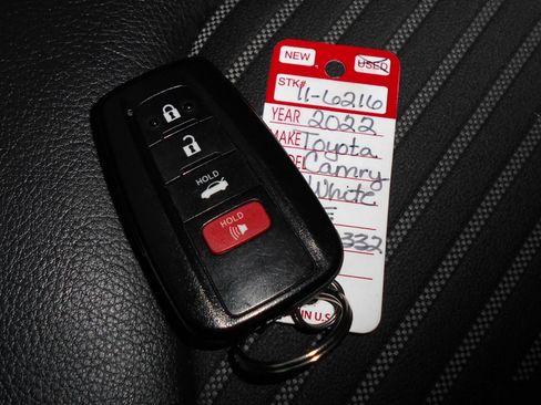 Used 2022 Toyota Camry SE image 9