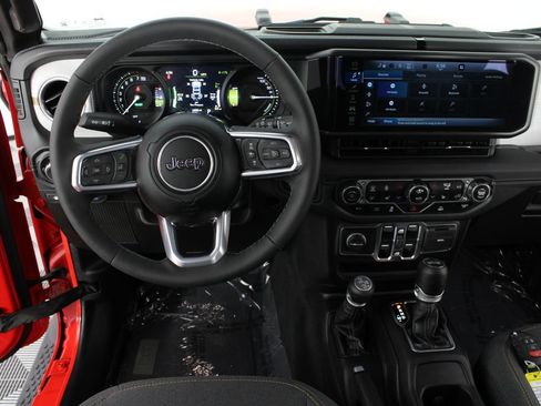 Used 2025 Jeep Wrangler Unlimited Sahara AWD/4WD image 10