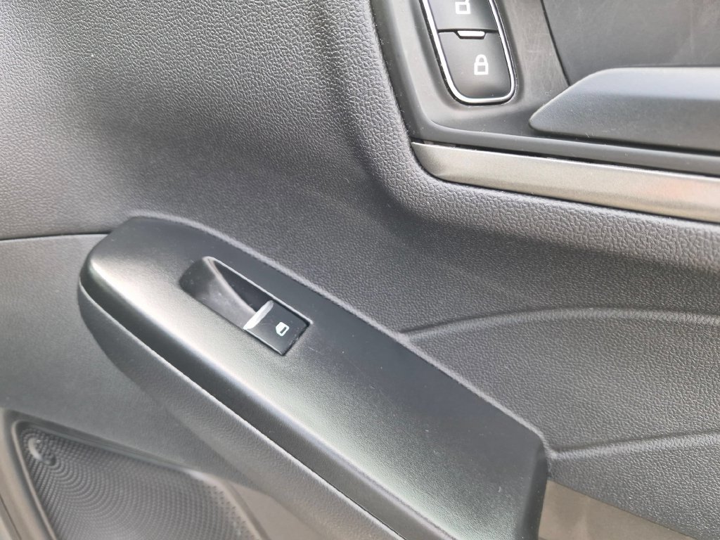 Used 2025 Ford Escape Active AWD/4WD image 32