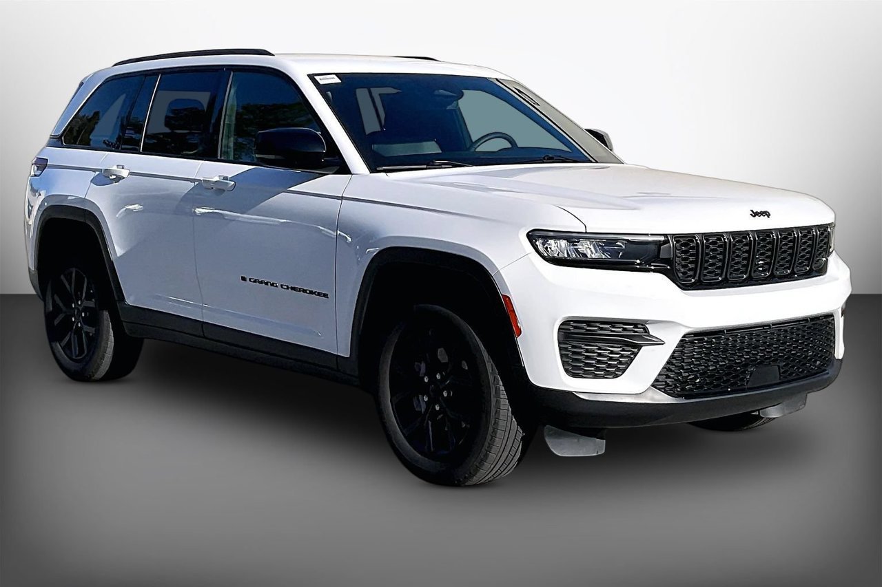 Used 2024 Jeep Grand Cherokee Altitude AWD/4WD image 1