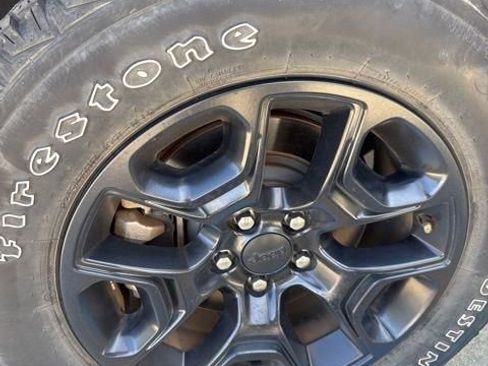 Used 2021 Jeep Cherokee Trailhawk image 34