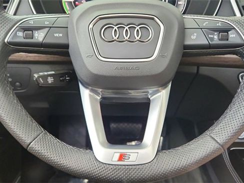 Used 2025 Audi Q5 e Premium Plus w/ Premium Plus Package image 40