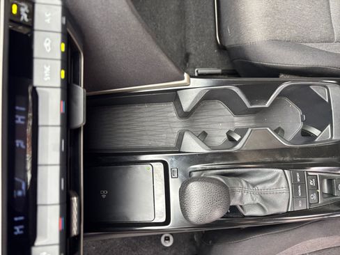 Used 2025 Toyota Camry LE image 40