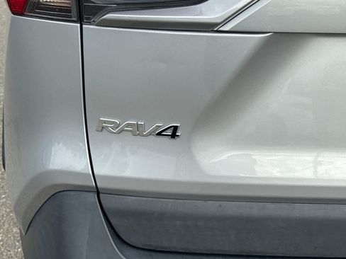 Used 2021 Toyota RAV4 XLE AWD/4WD image 9